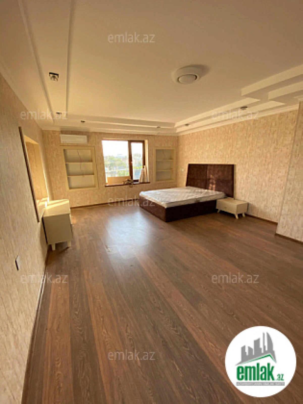 Satılır 5 otaqlı obyekt 500 m²