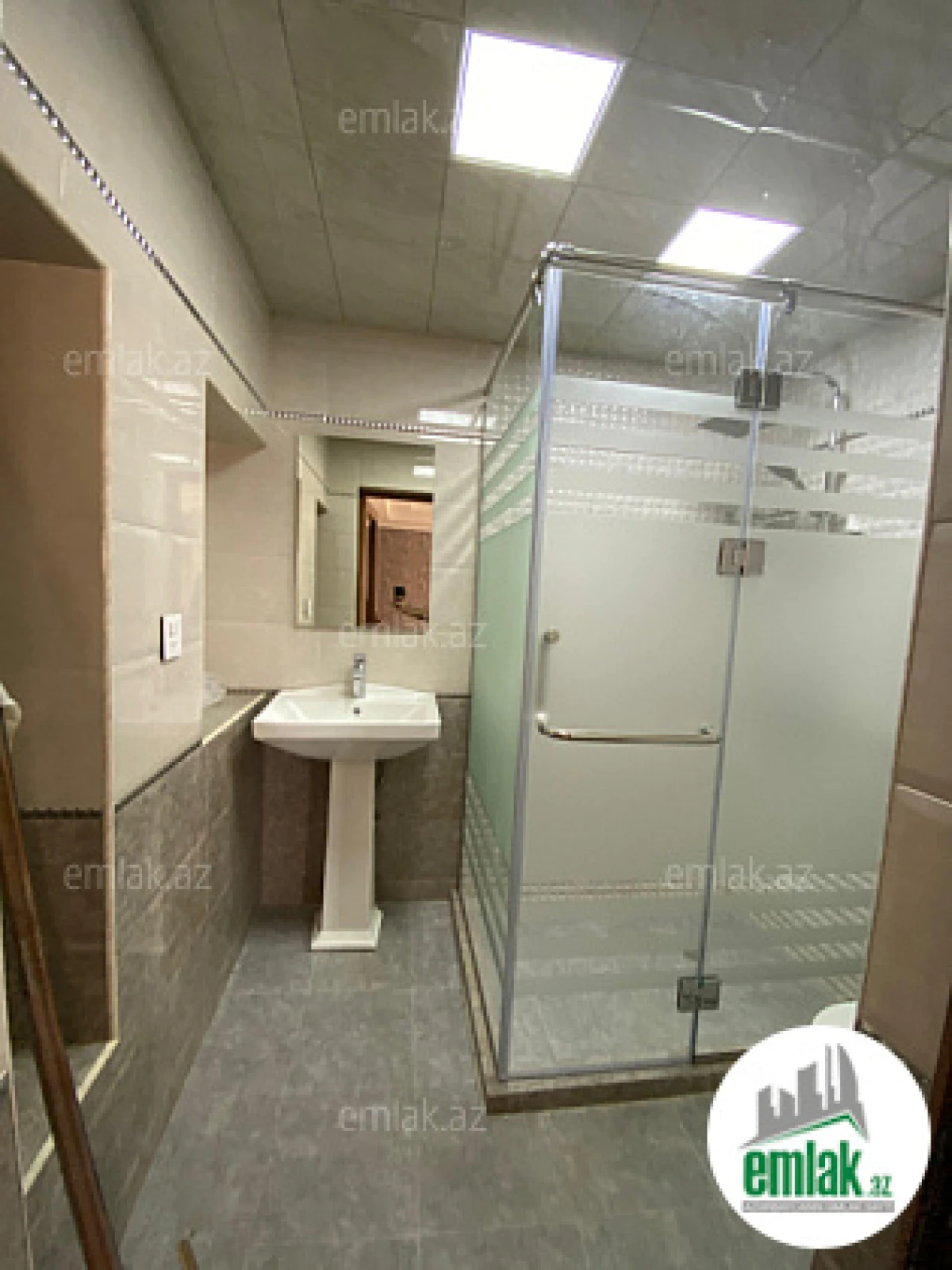 Satılır 5 otaqlı obyekt 500 m²