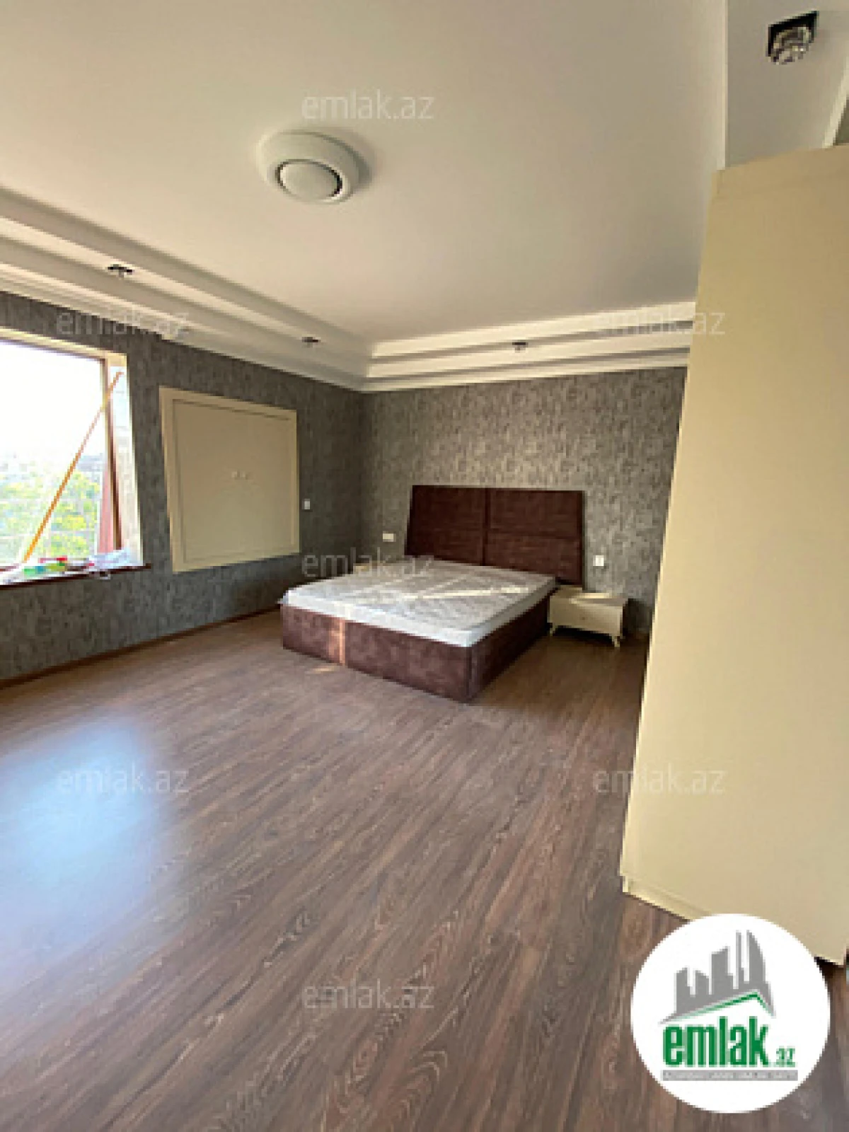 Satılır 5 otaqlı obyekt 500 m²