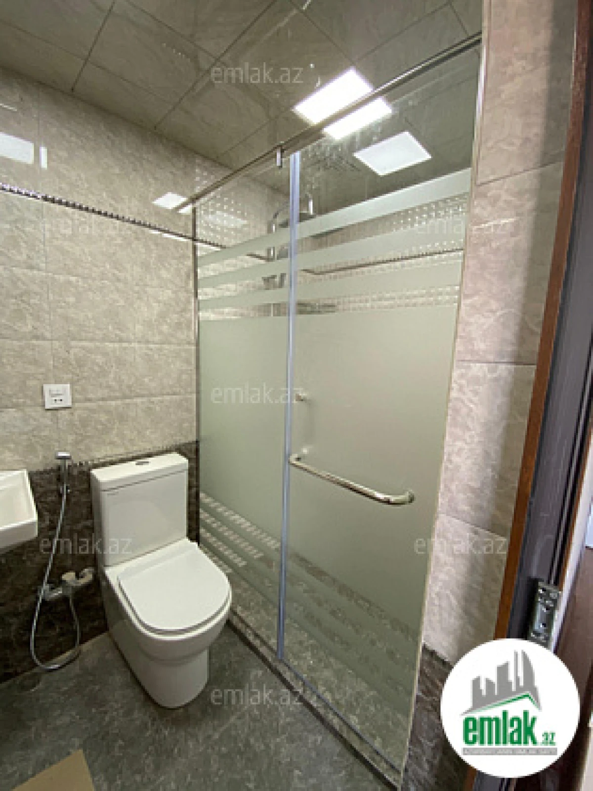 Satılır 5 otaqlı obyekt 500 m²