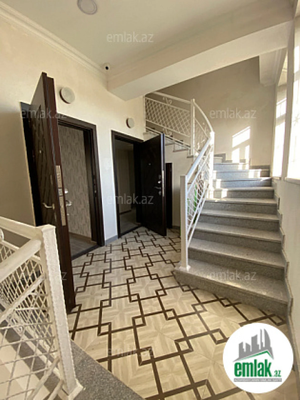 Satılır 5 otaqlı obyekt 500 m²