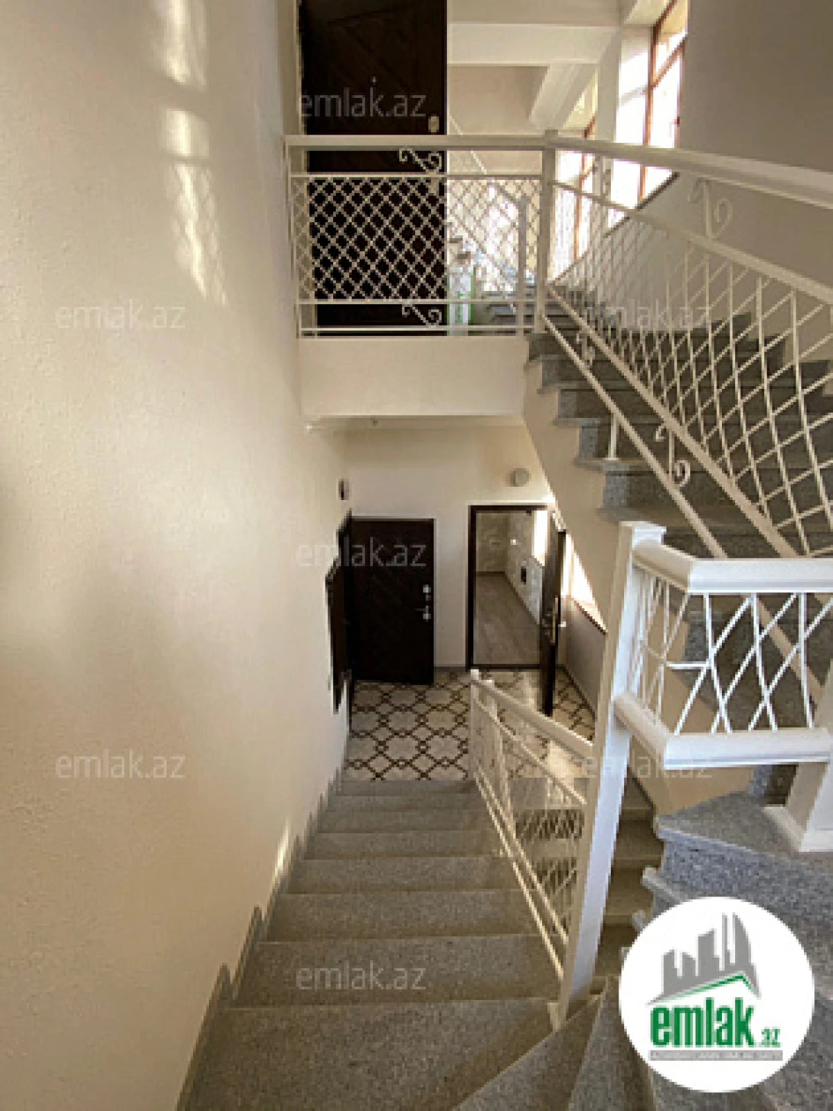 Satılır 5 otaqlı obyekt 500 m²