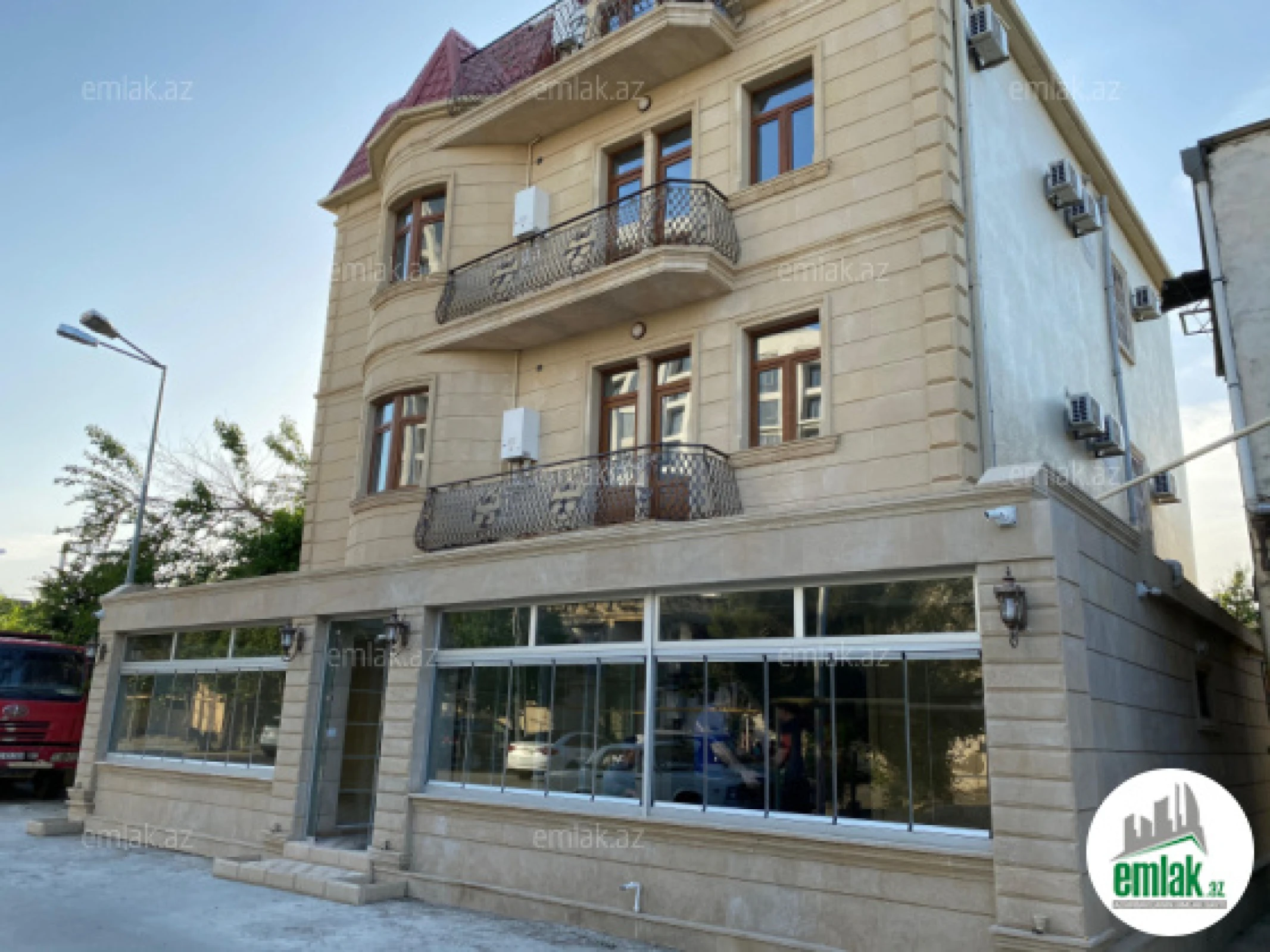 Satılır 5 otaqlı obyekt 500 m²