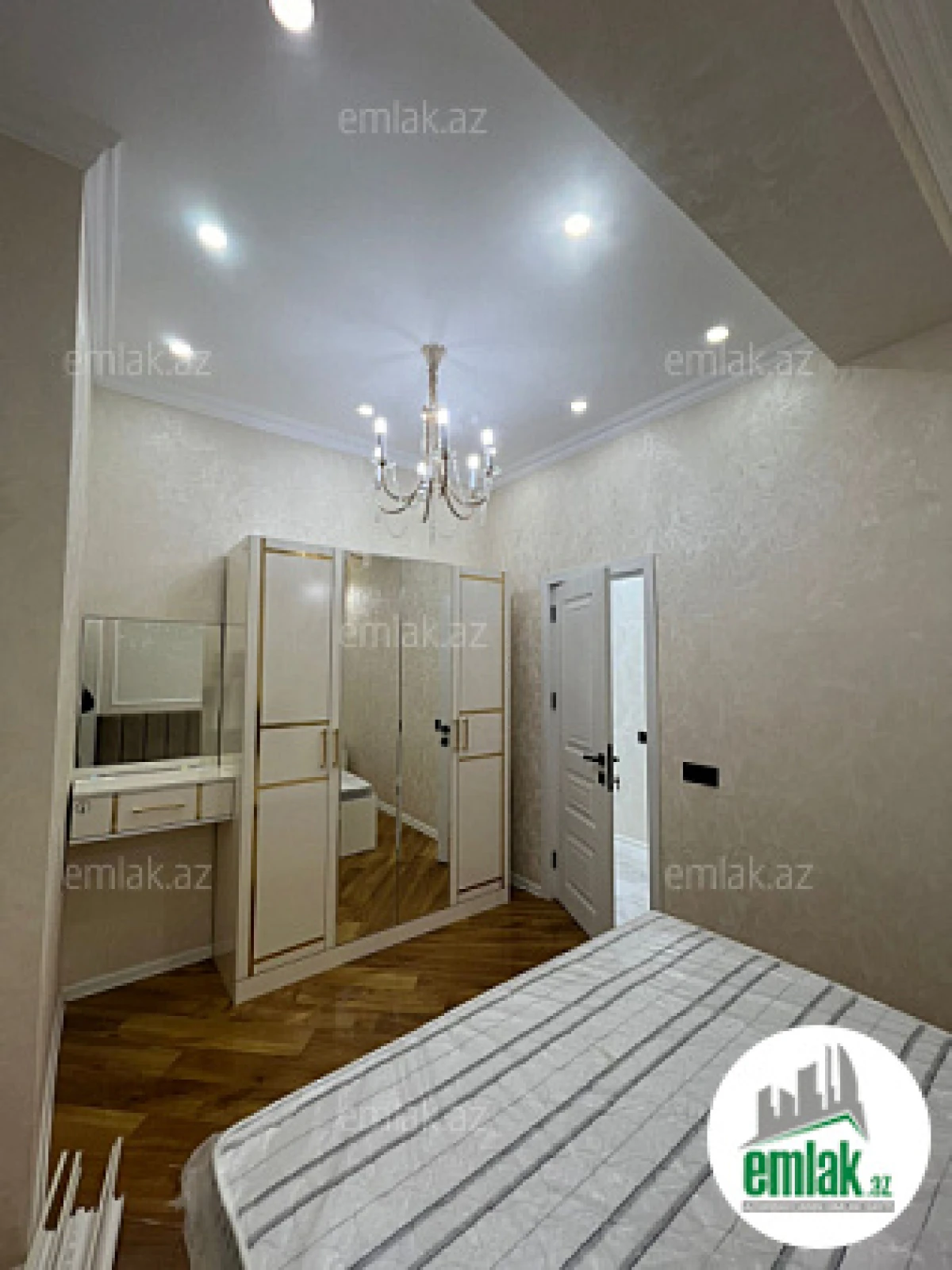 Satılır 3 otaqlı yeni tikili 80 m²