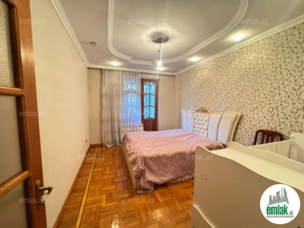 Satılır 3 otaqlı köhnə tikili 90 m²