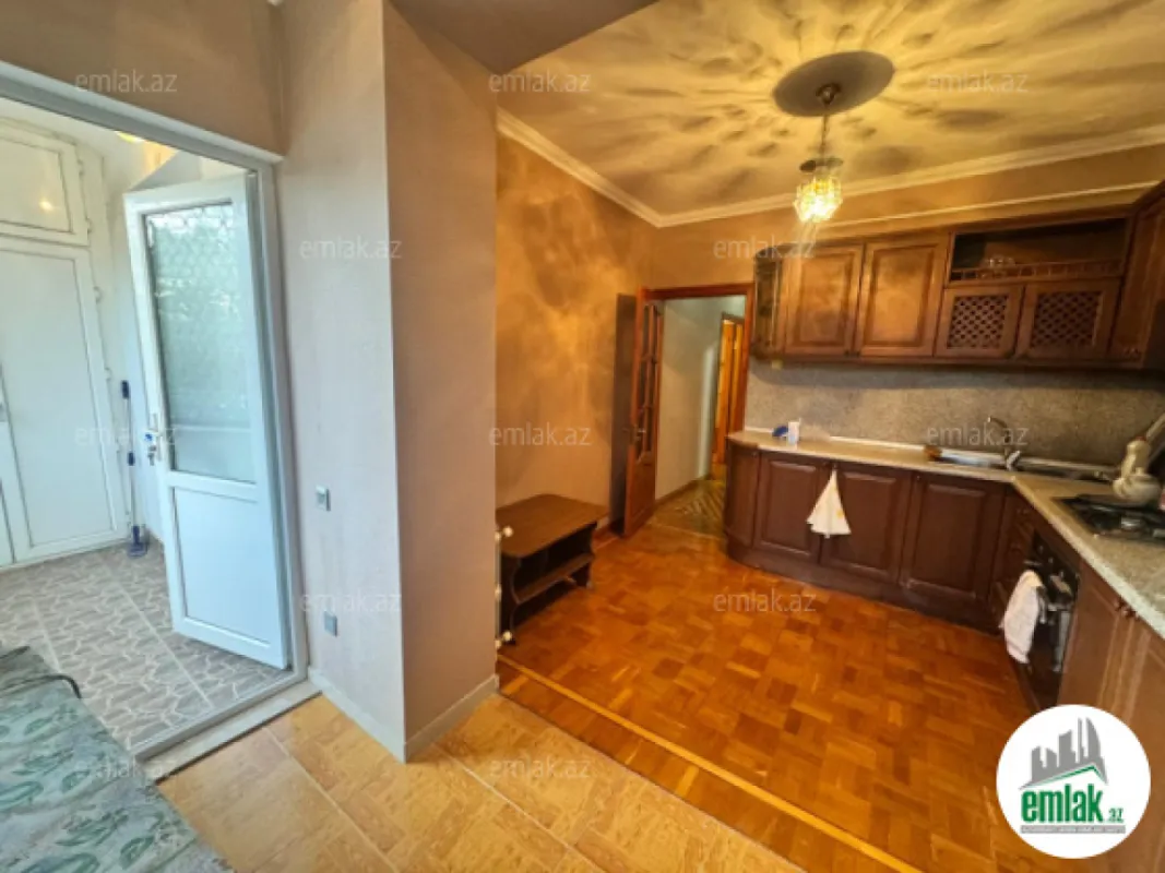 Satılır 3 otaqlı köhnə tikili 90 m²