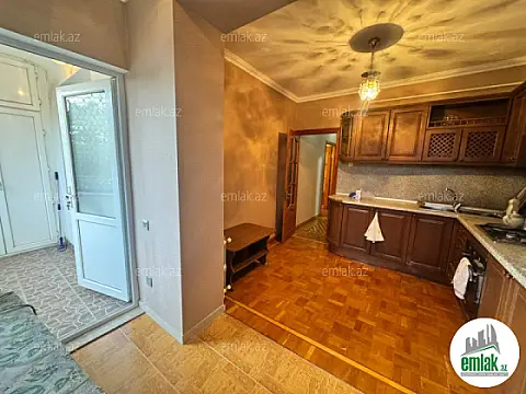 Satılır 3 otaqlı köhnə tikili 90 m²