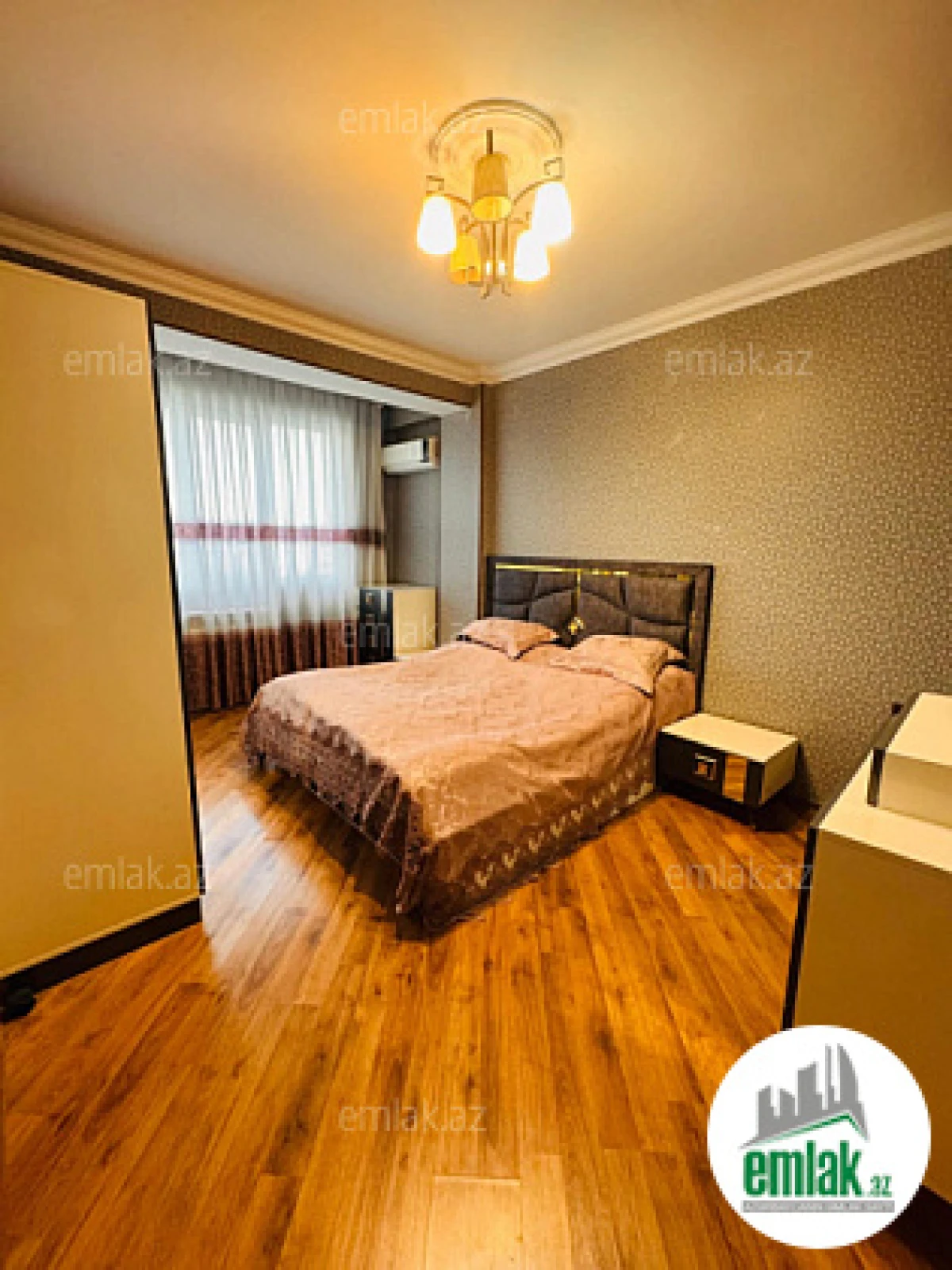 Satılır 4 otaqlı yeni tikili 140 m²
