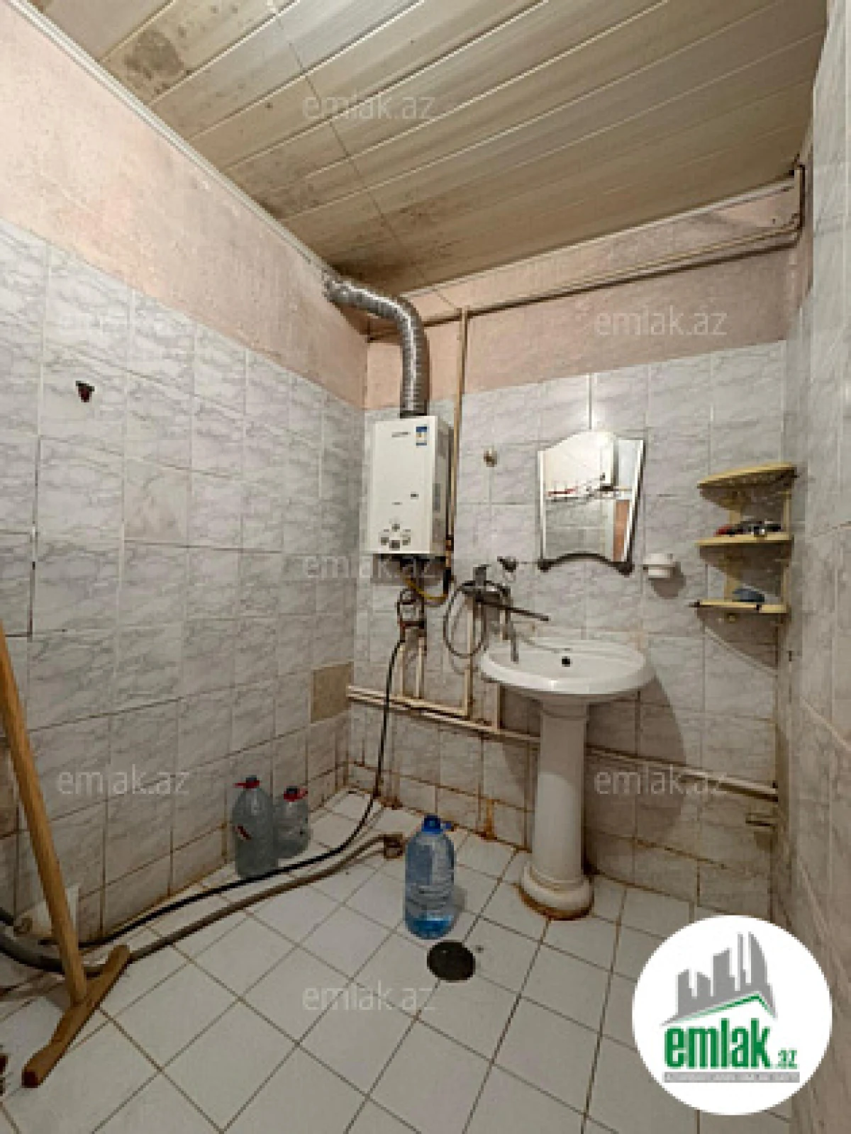 Satılır 2 otaqlı köhnə tikili 65 m²