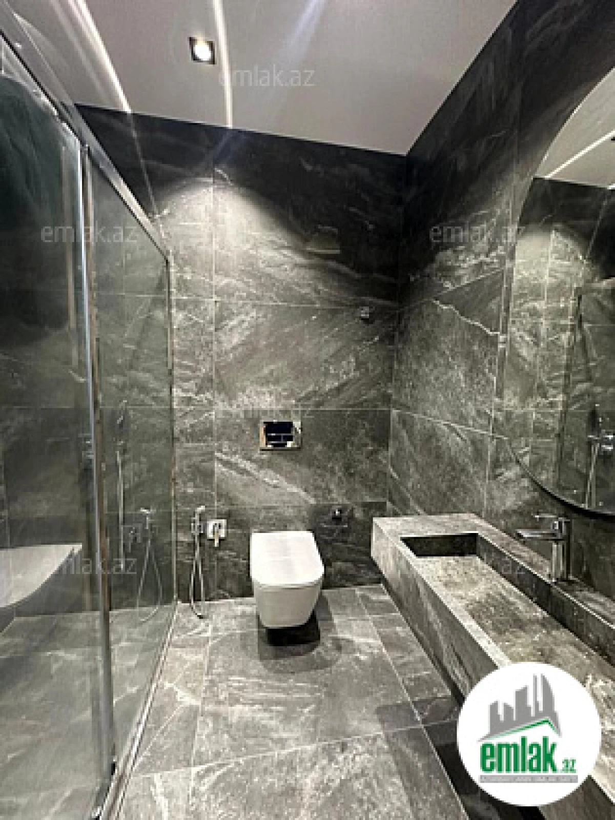 Satılır 3 otaqlı yeni tikili 140 m²