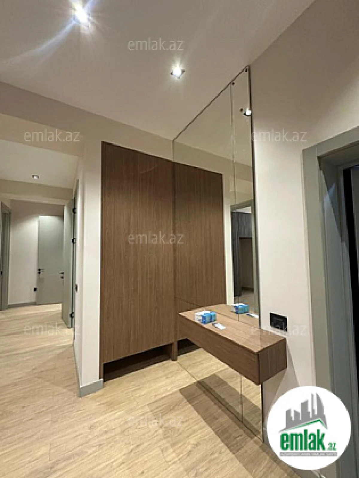 Satılır 3 otaqlı yeni tikili 140 m²