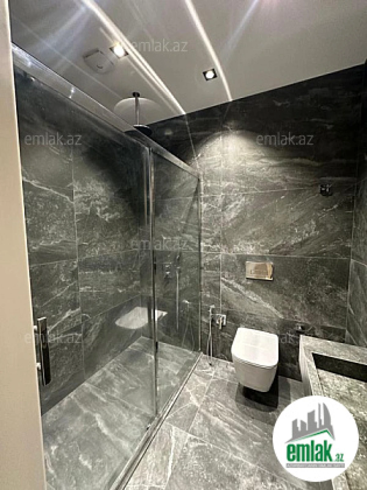 Satılır 3 otaqlı yeni tikili 140 m²