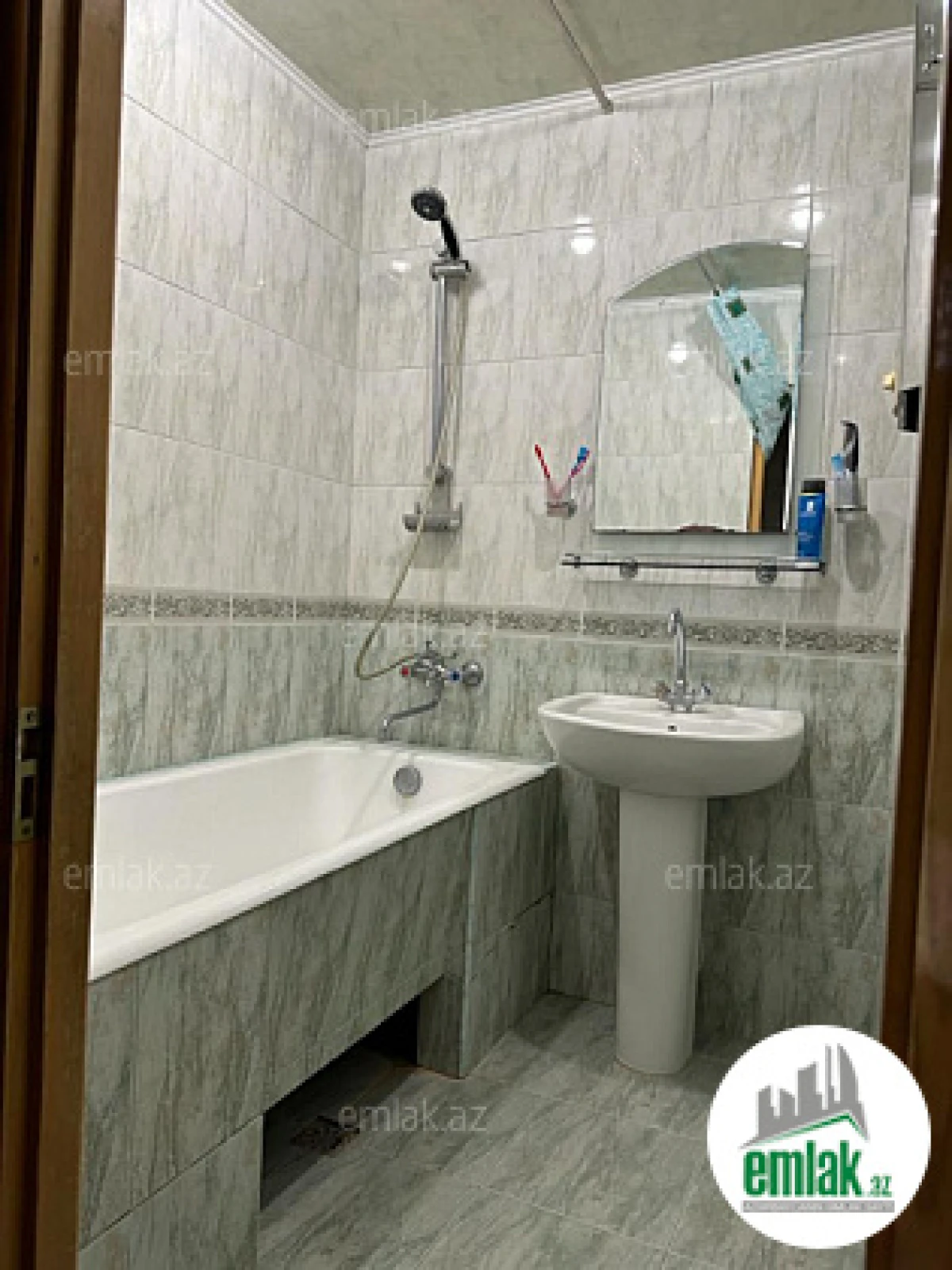 Satılır 5 otaqlı köhnə tikili 110 m²