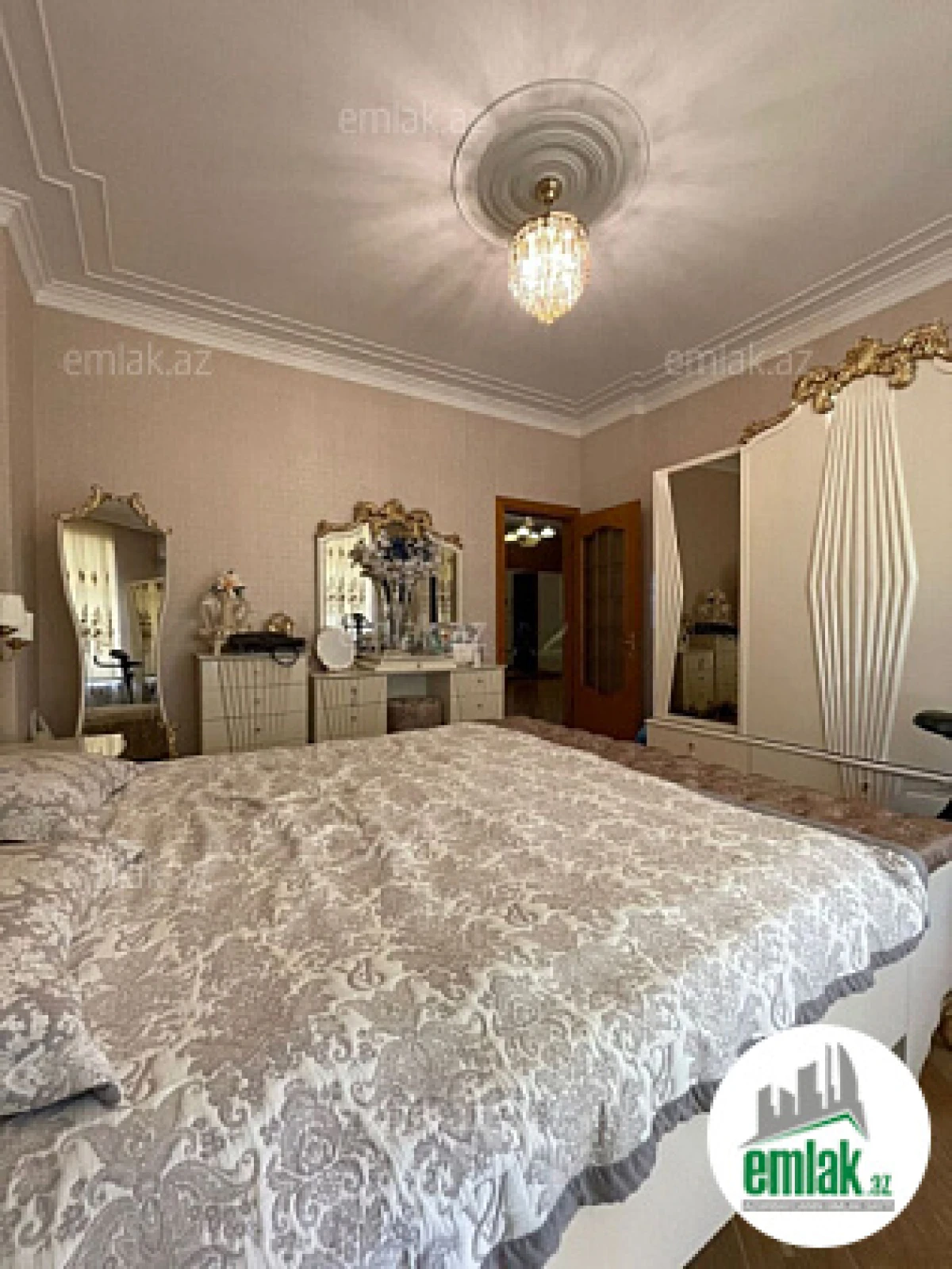 Satılır 3 otaqlı yeni tikili 145 m²