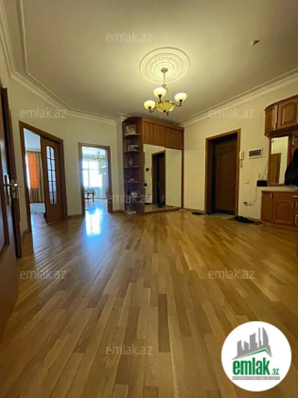 Satılır 3 otaqlı yeni tikili 145 m²