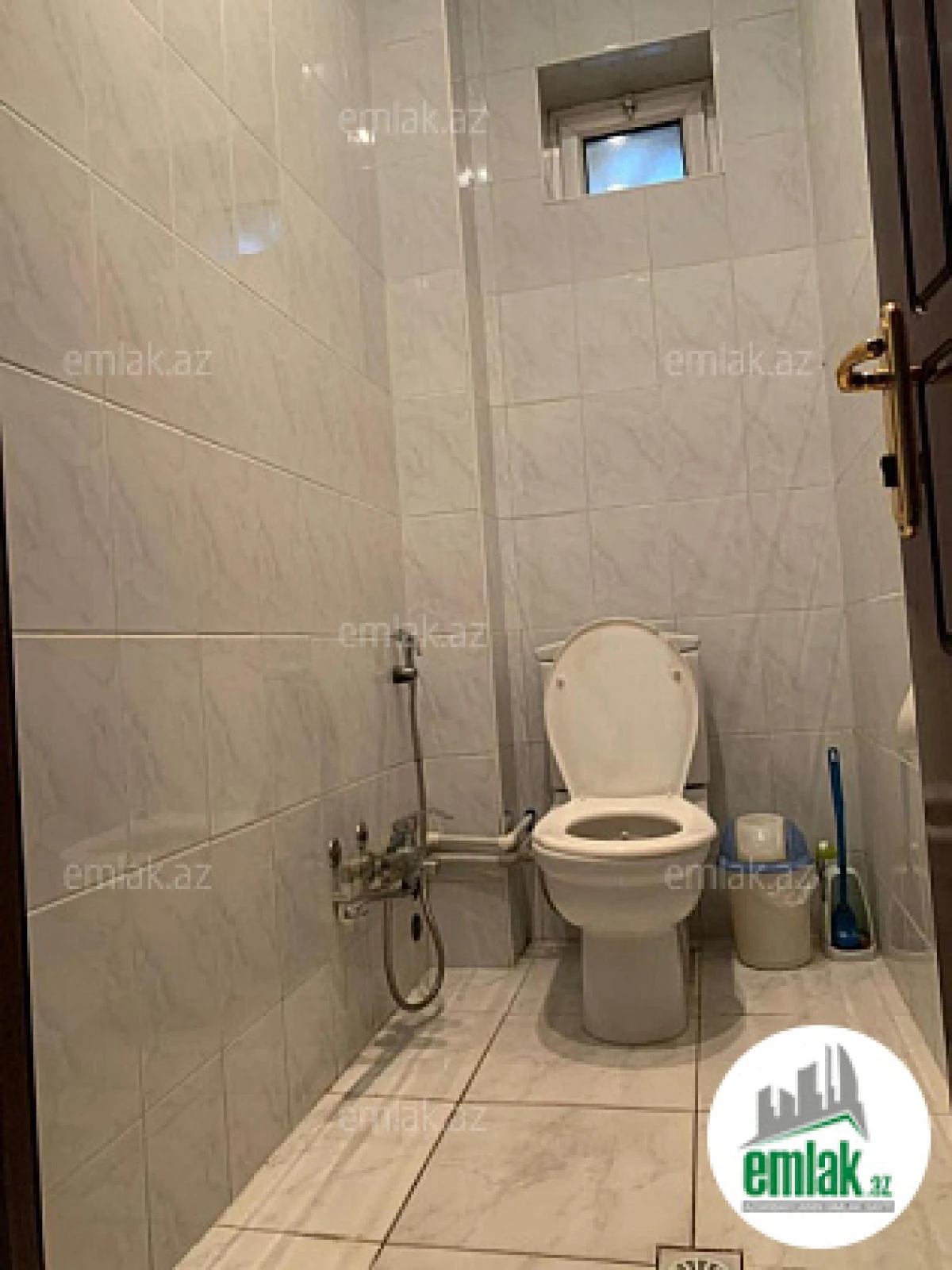 Satılır 8 otaqlı mənzil 285 m²