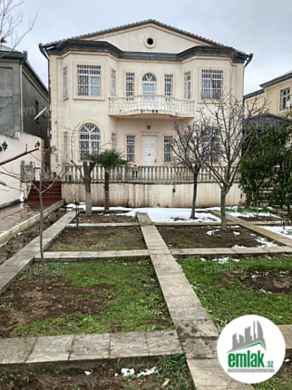 Satılır 8 otaqlı mənzil 285 m²