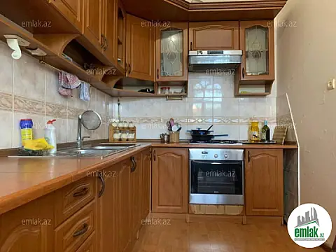 Satılır 8 otaqlı mənzil 285 m²