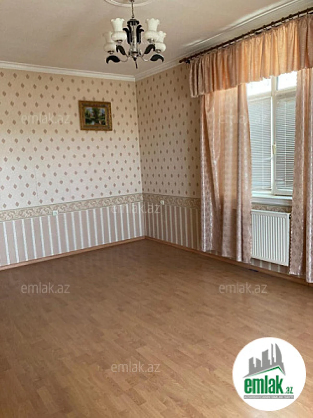 Satılır 8 otaqlı mənzil 285 m²
