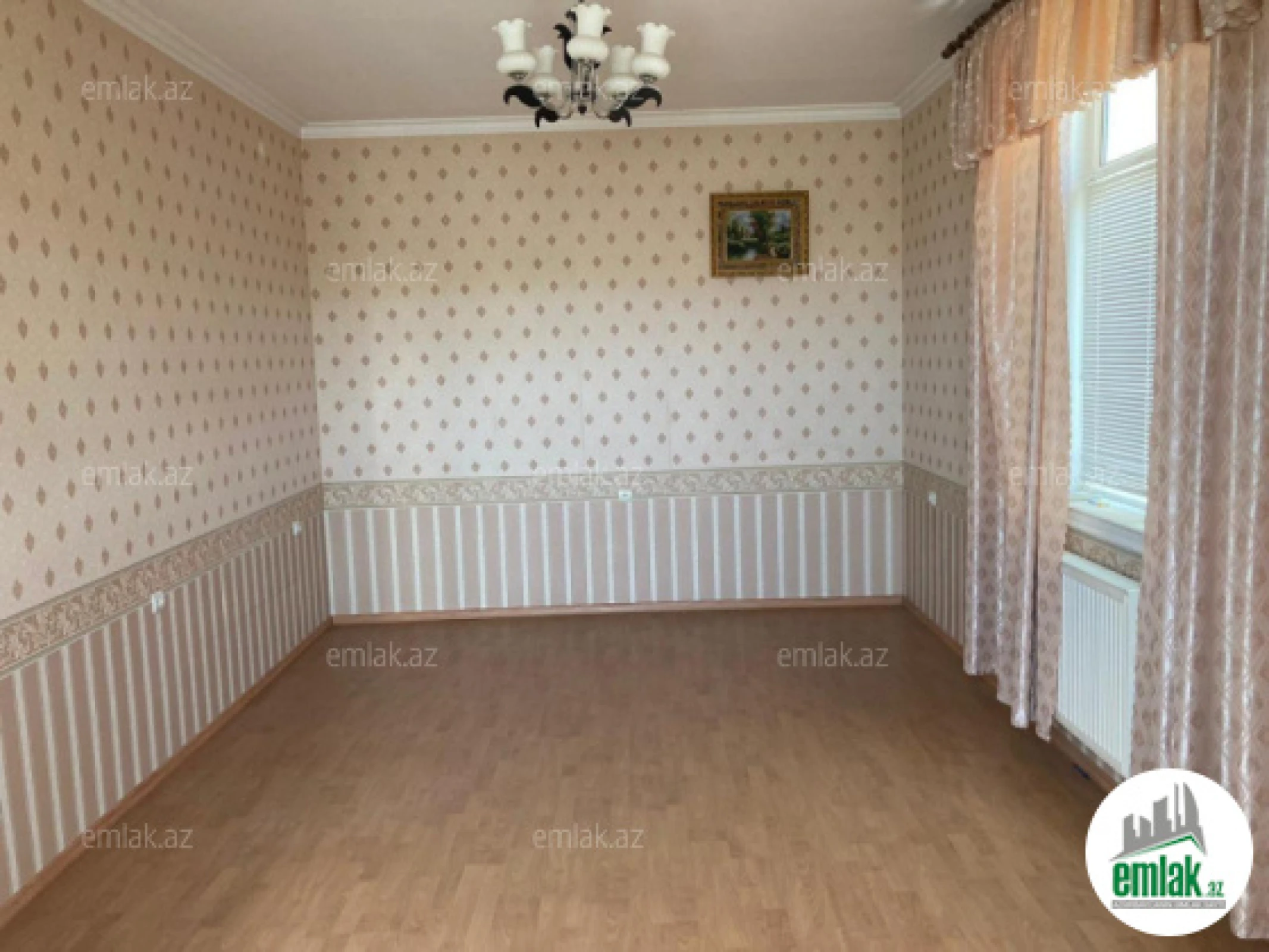 Satılır 8 otaqlı mənzil 285 m²