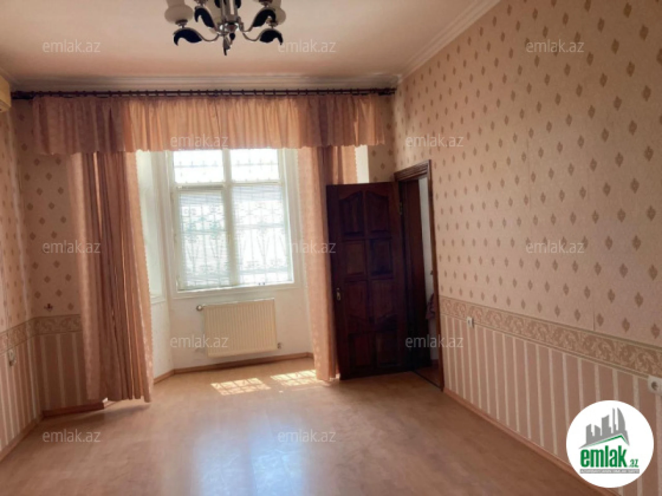 Satılır 8 otaqlı mənzil 285 m²