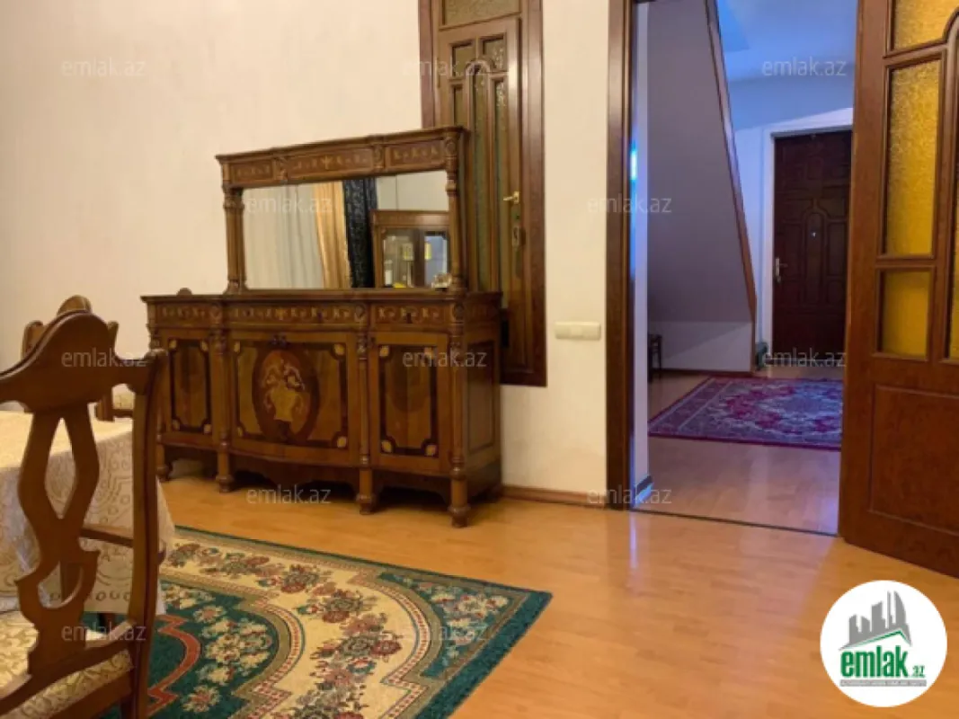 Satılır 8 otaqlı mənzil 285 m²