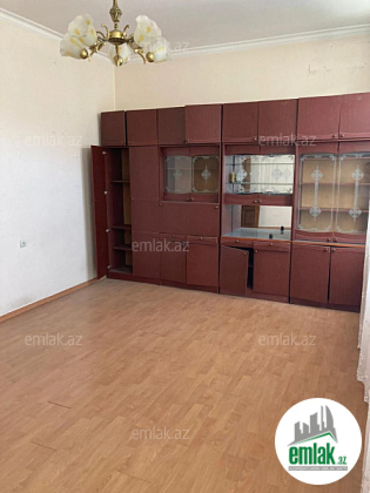 Satılır 8 otaqlı mənzil 285 m²