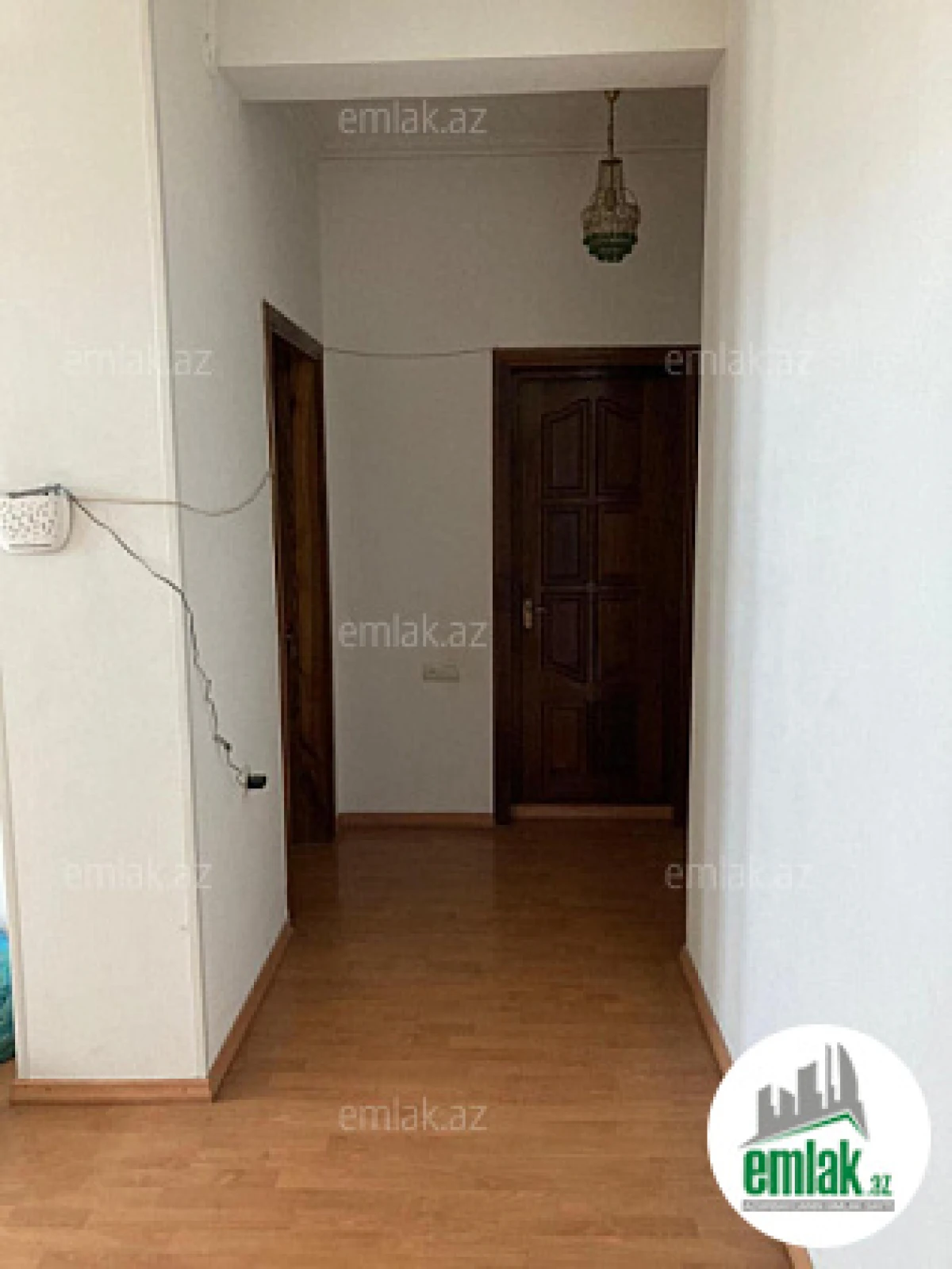 Satılır 8 otaqlı mənzil 285 m²