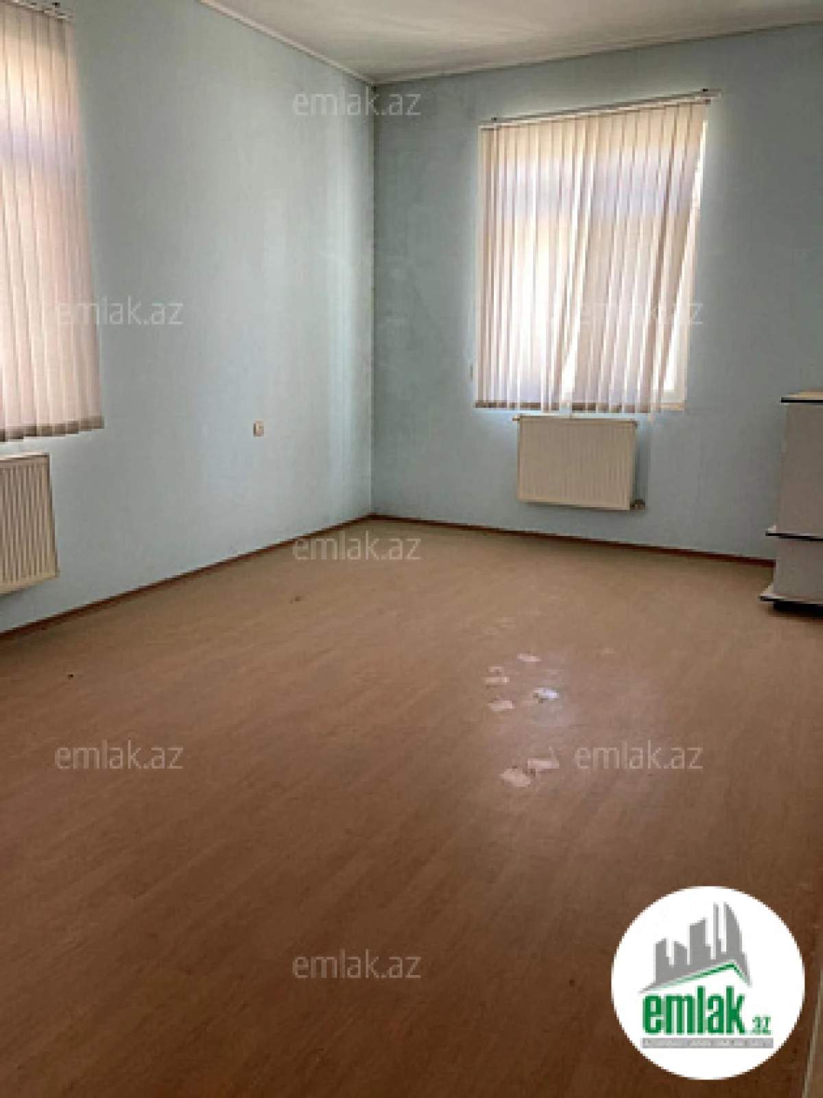 Satılır 8 otaqlı mənzil 285 m²
