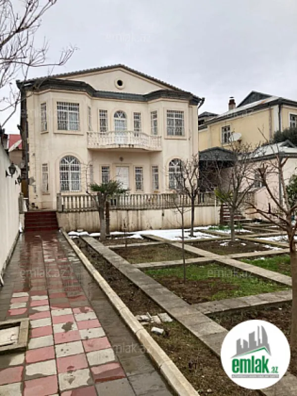 Satılır 8 otaqlı mənzil 285 m²