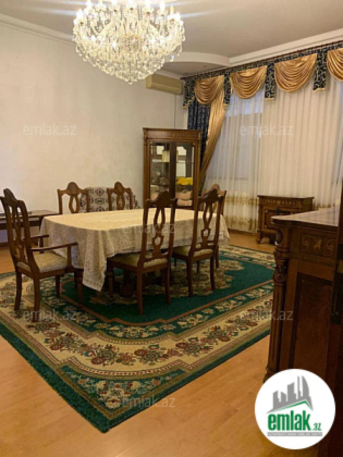 Satılır 8 otaqlı mənzil 285 m²