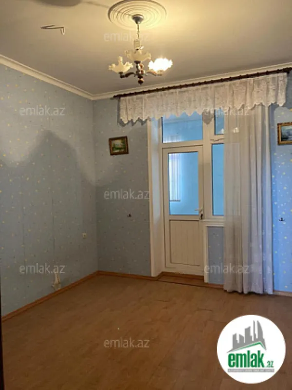 Satılır 8 otaqlı mənzil 285 m²