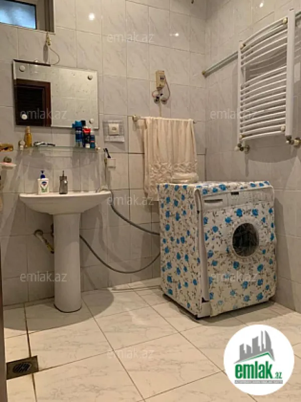 Satılır 8 otaqlı mənzil 285 m²