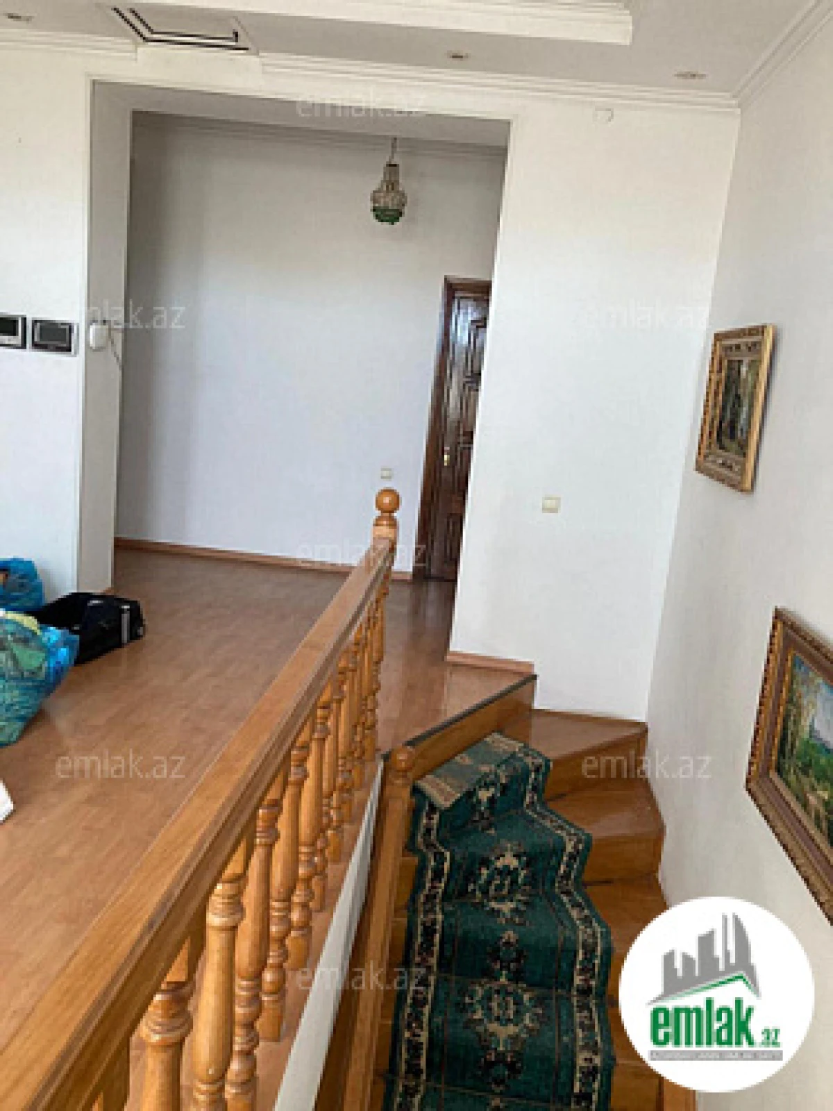 Satılır 8 otaqlı mənzil 285 m²