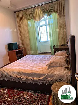 Satılır 8 otaqlı mənzil 285 m²