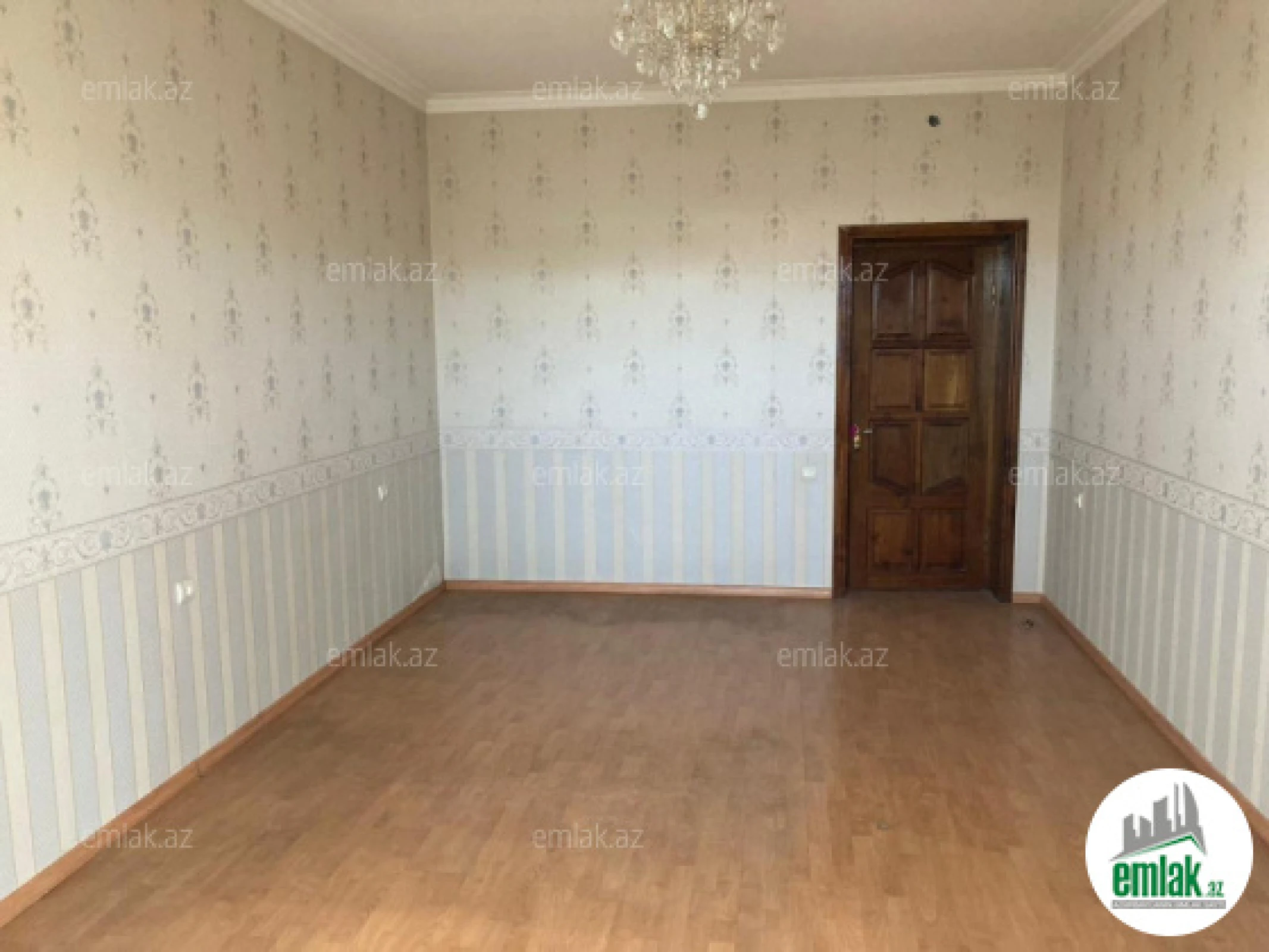 Satılır 8 otaqlı mənzil 285 m²