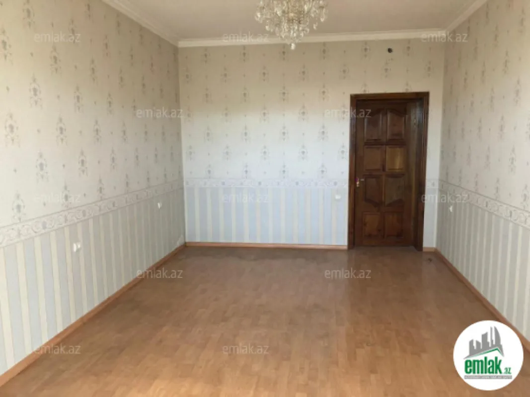 Satılır 8 otaqlı mənzil 285 m²
