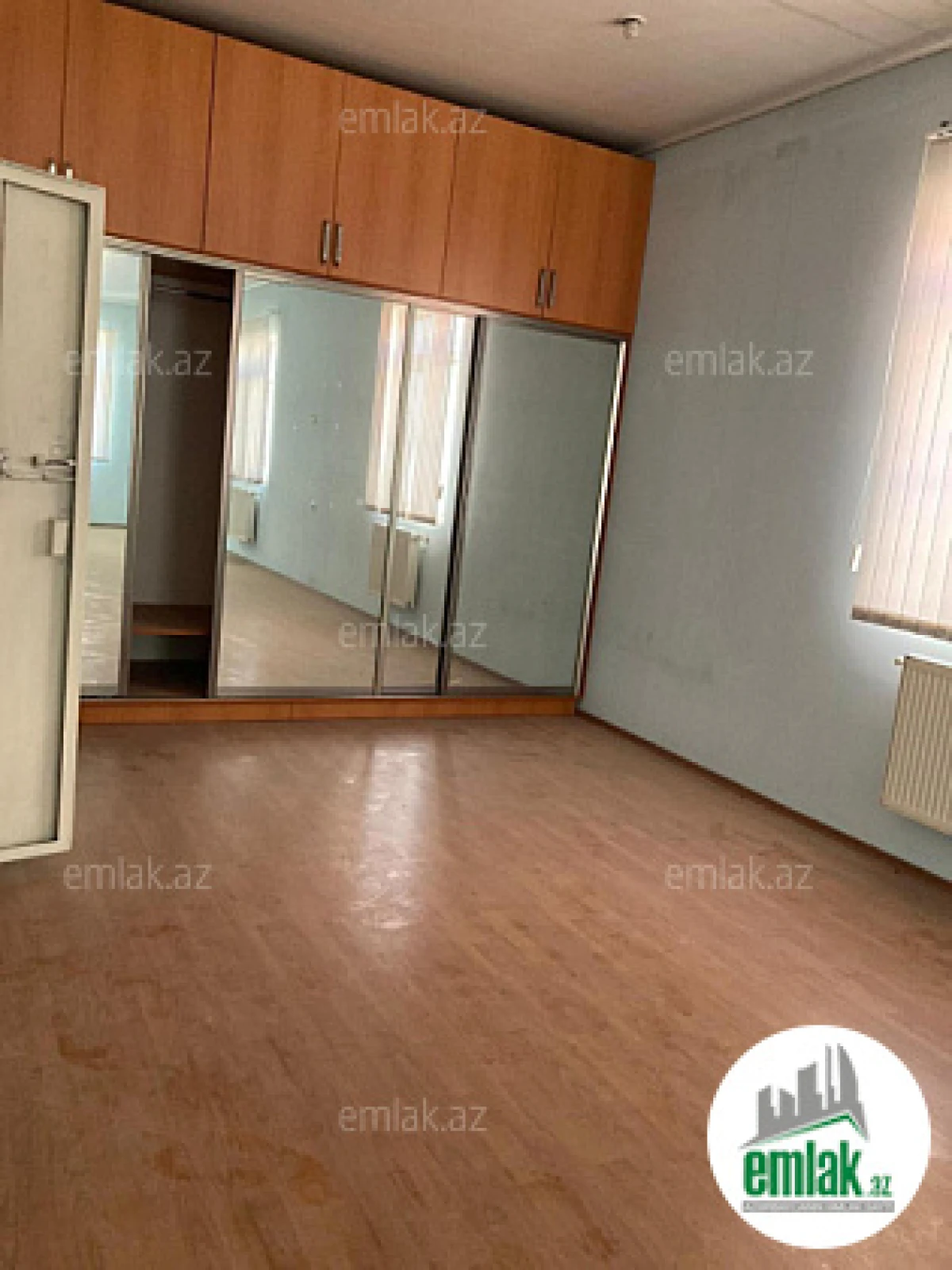 Satılır 8 otaqlı mənzil 285 m²