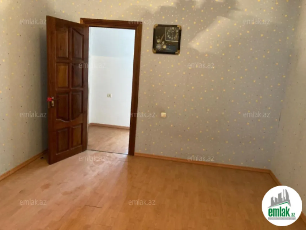 Satılır 8 otaqlı mənzil 285 m²