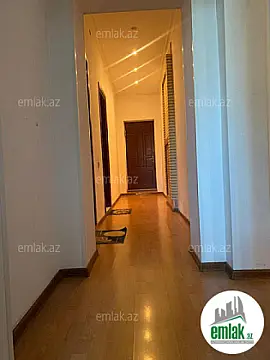 Satılır 8 otaqlı mənzil 285 m²