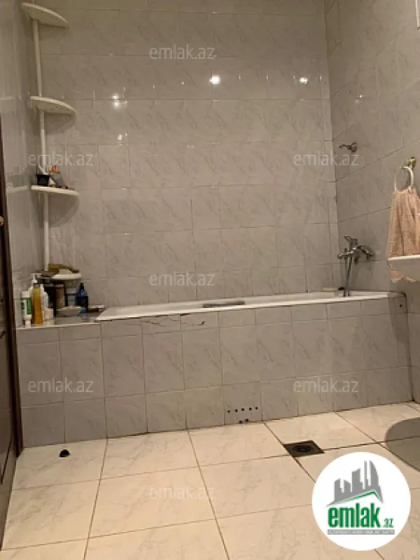 Satılır 8 otaqlı mənzil 285 m²