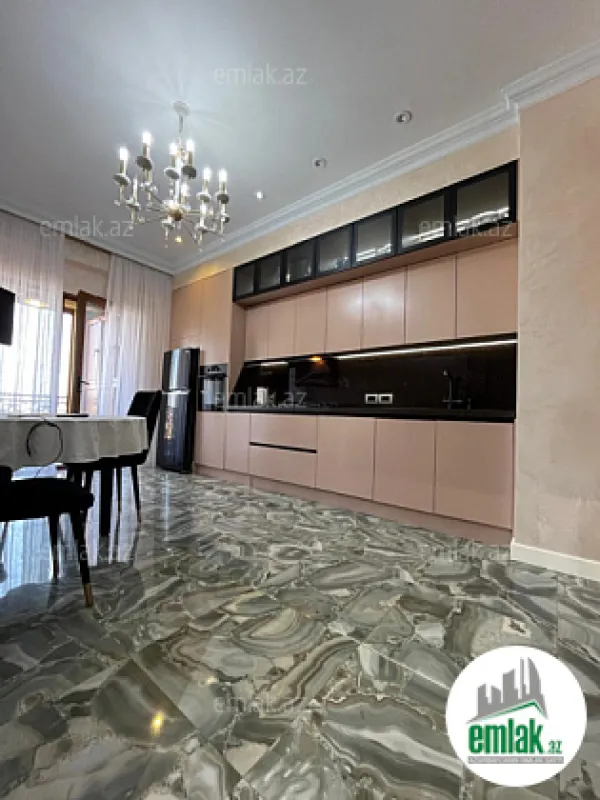 Satılır 3 otaqlı yeni tikili 150 m²