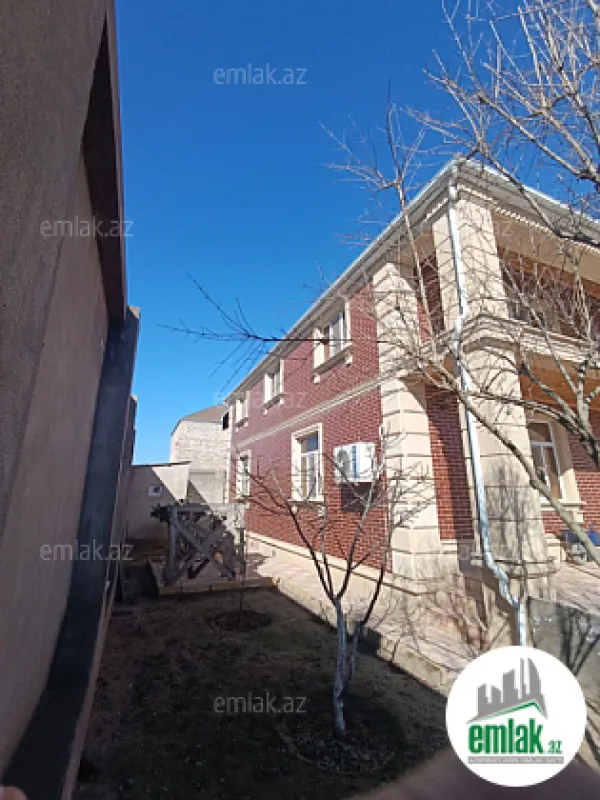 Satılır 8 otaqlı həyət evi 400 m²