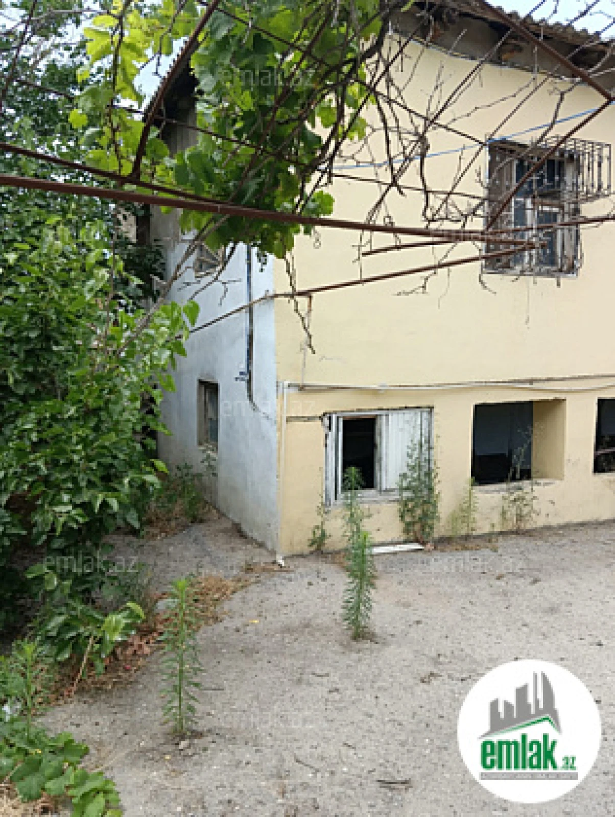 Satılır 5 otaqlı mənzil 300 m²