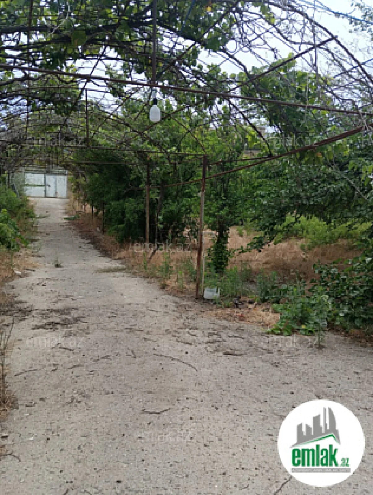 Satılır 5 otaqlı mənzil 300 m²