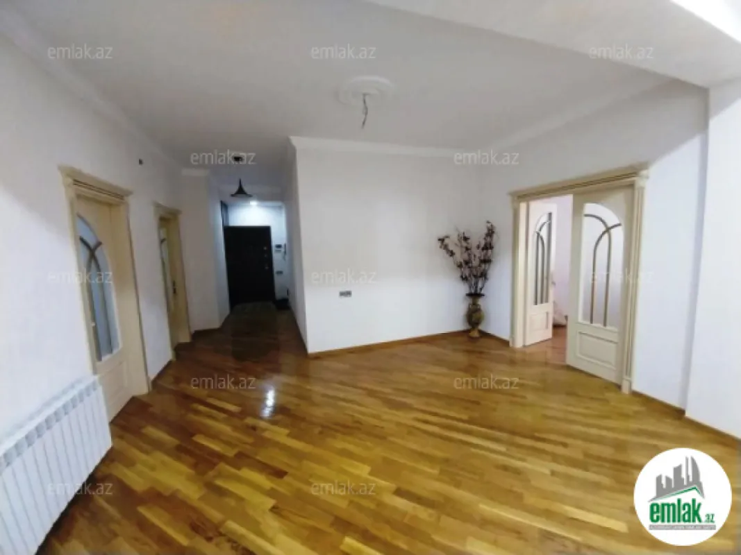Satılır 3 otaqlı yeni tikili 130 m²