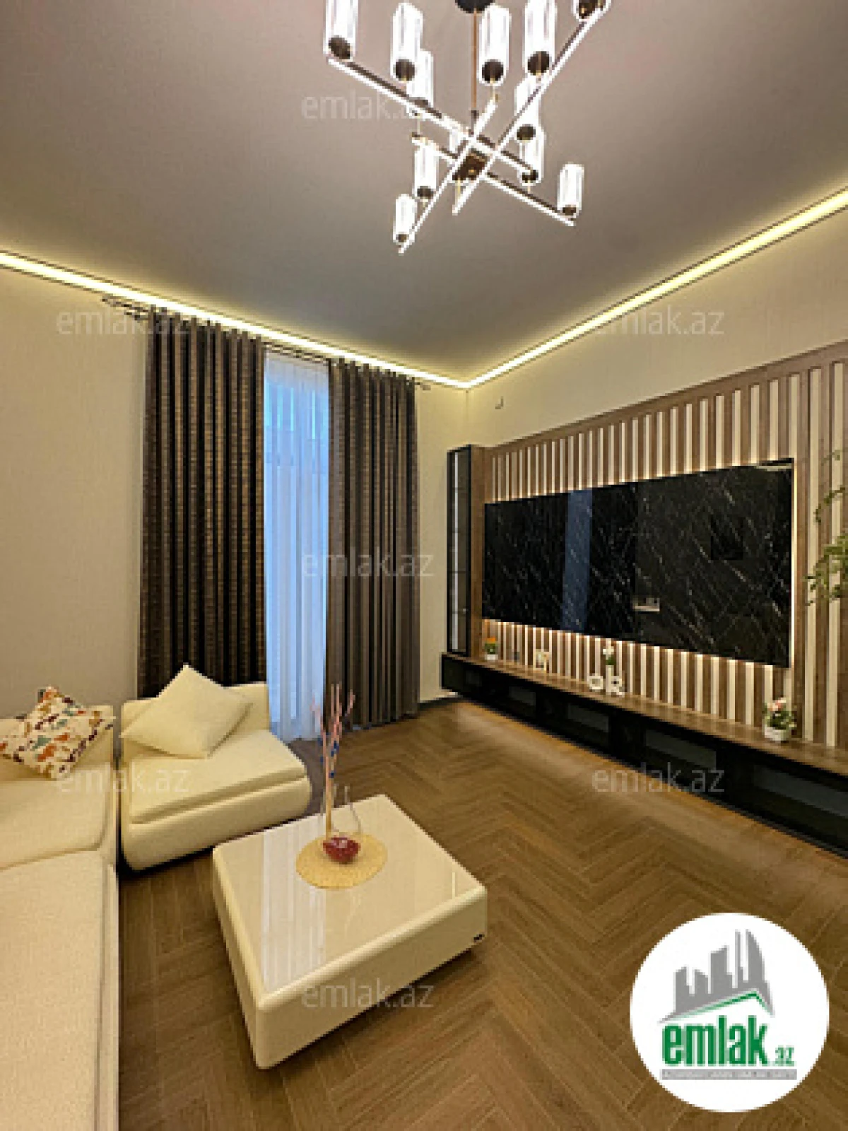 Satılır 5 otaqlı mənzil 240 m²