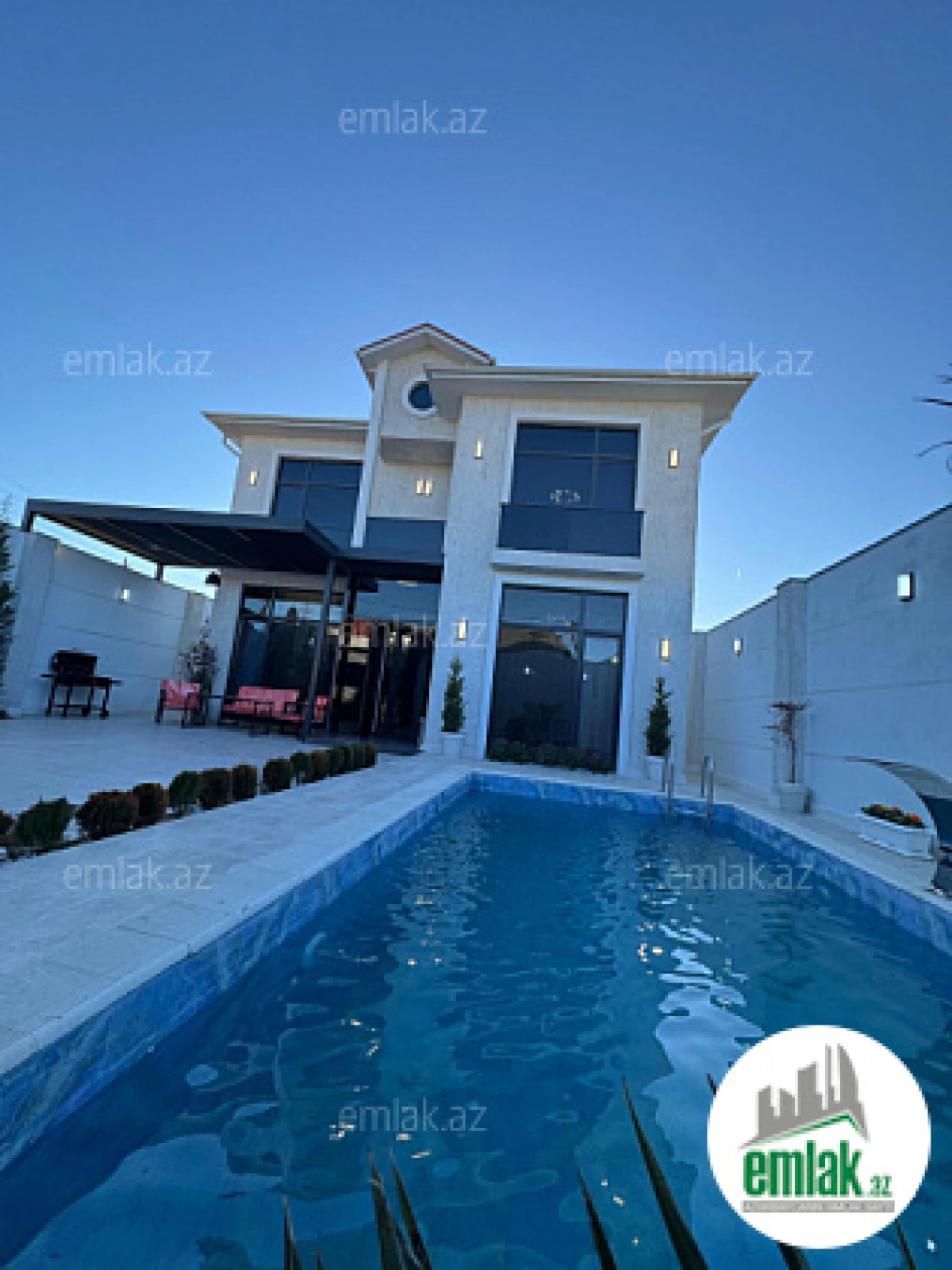 Satılır 5 otaqlı mənzil 240 m²