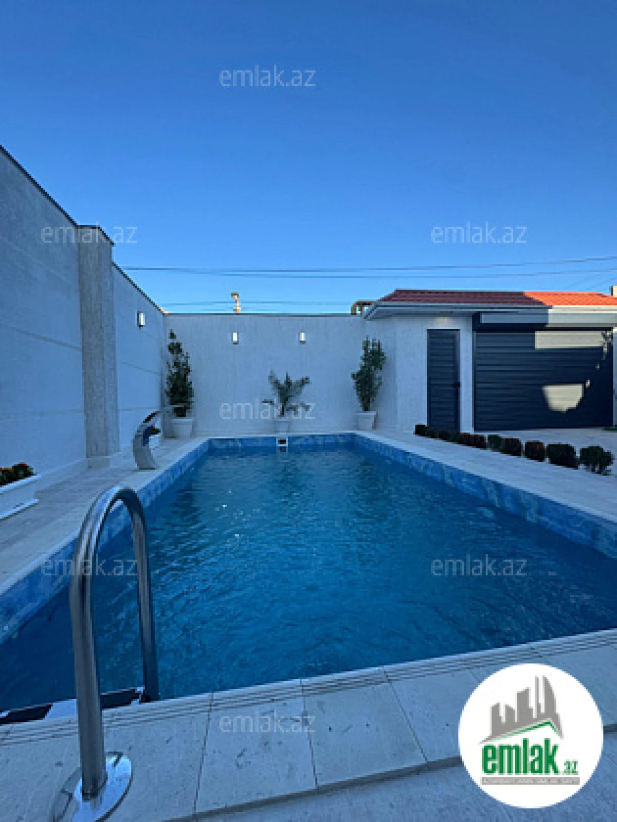 Satılır 5 otaqlı mənzil 240 m²