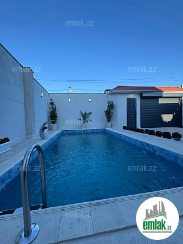 Satılır 5 otaqlı mənzil 240 m²